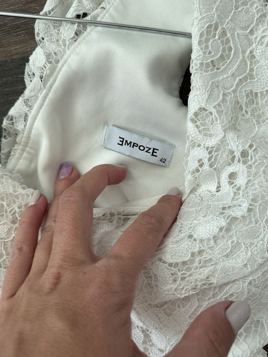 Дантелена бяла рокля