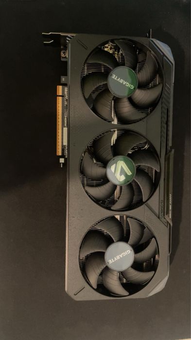 Placa video GIGABYTE Radeon RX 9070 XT GAMING OC 16GB GDDR6 256-bit