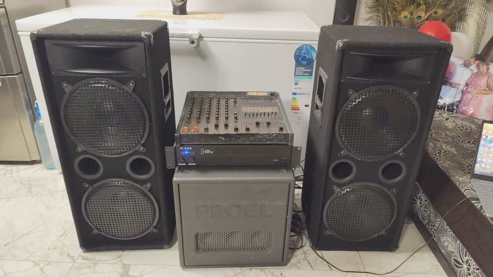 SCHIMB CU SAXOFON.    4 Boxe ,1 bass activ ,1 putere 2x300 w