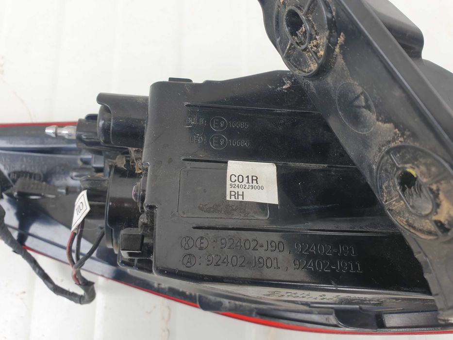 Оригинален Десен стоп Хюндай Кона – (вътрешна + външна част) 2017–2020