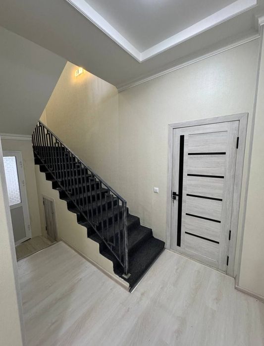 Продаётся 3х комнатные 2 коттеджа недалеко от Рисового базара