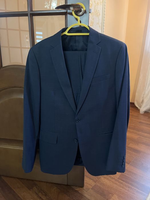 Костюмы. Размер 48-50.