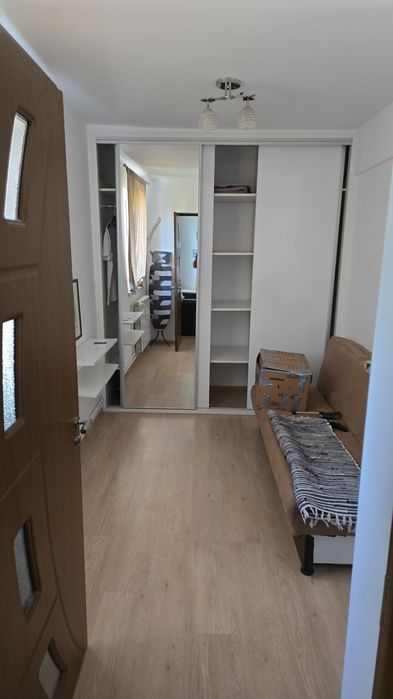Vând apartament 3 camere zona salvare in spate la Sabrosso