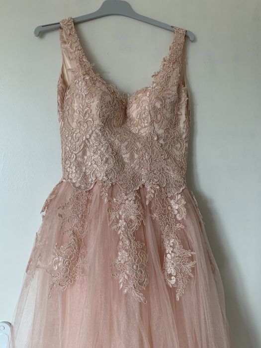 РАЗПРОДАЖБА на Официални рокли