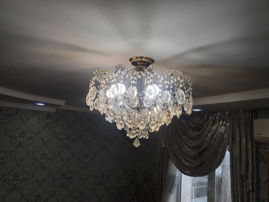 Люстра в хорошем состоянии