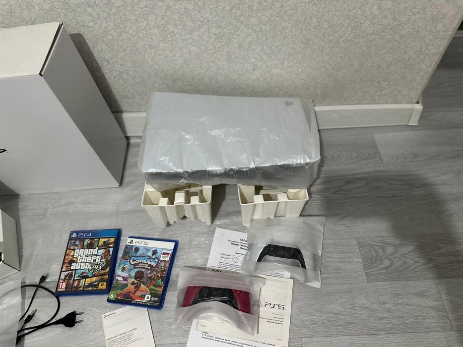 Продам новый playstation 5 box 1tb