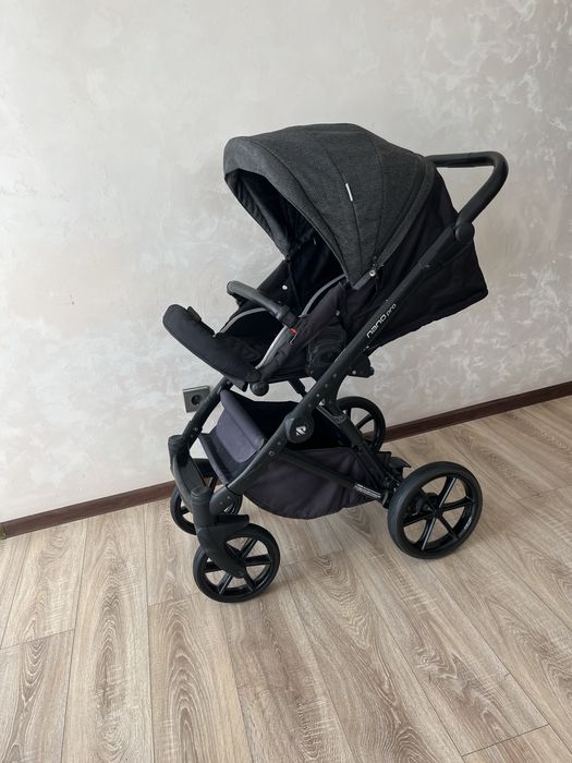 Продам детскую коляску Riko