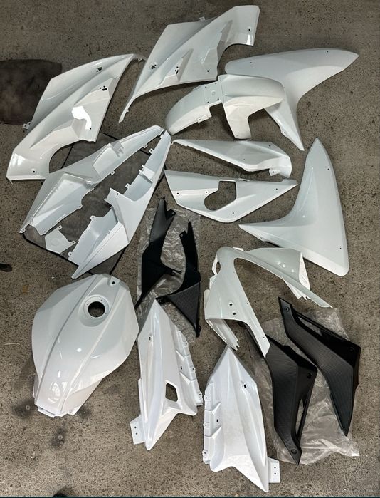 Vând diferite piese motociclete yzf, cbr ,etc