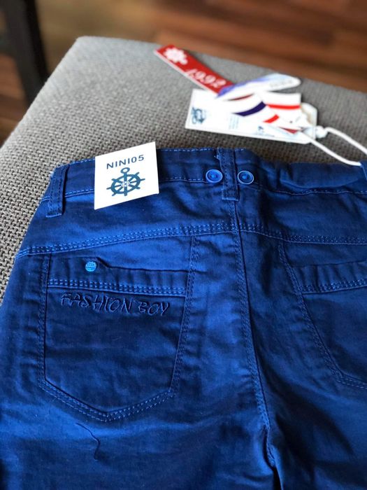 Нови панталони за момче