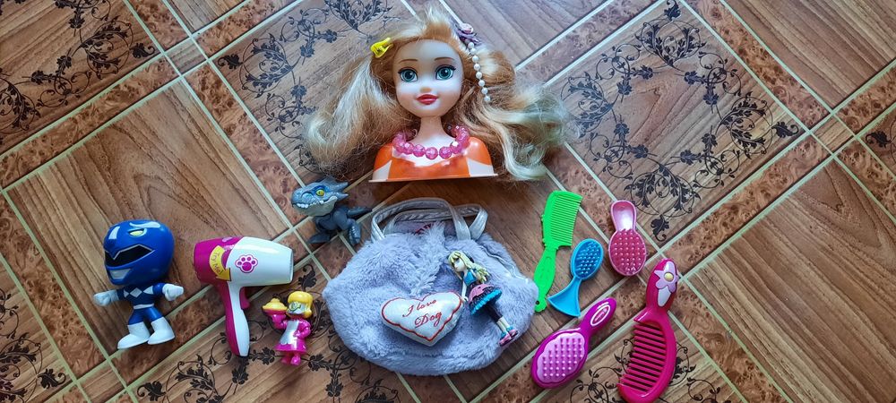 Продам куклы Барби