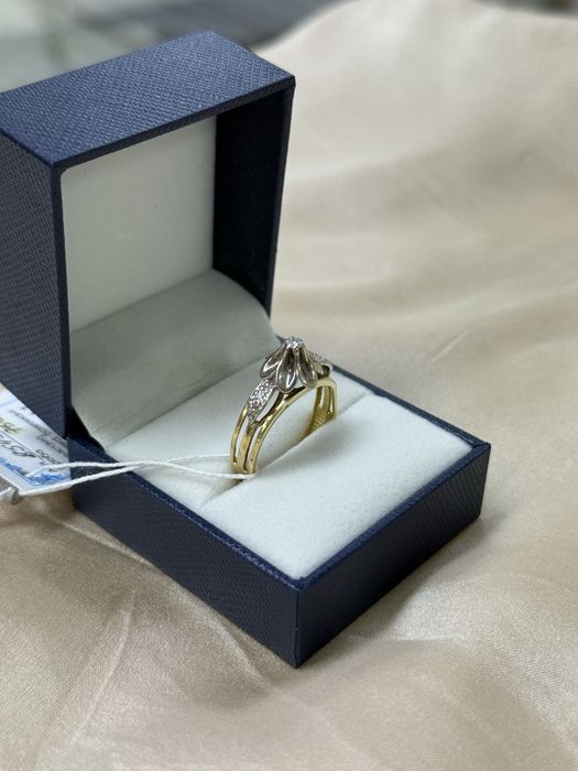 Золотое кольцо с бриллиантами