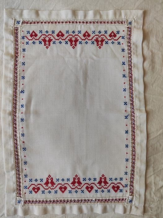 Карета с българска шевица