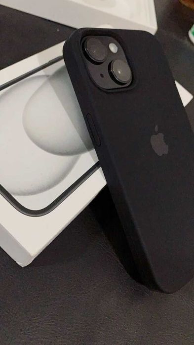 Huse originale iPhone 15 din silicon - diverse culori