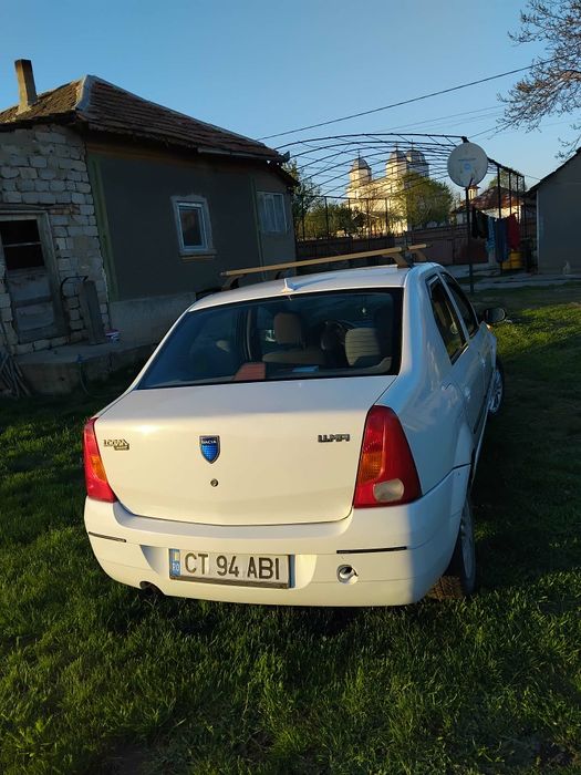 Vând Dacia Logan