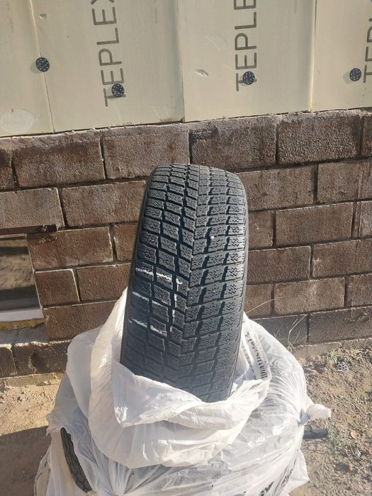 Зимние шины 255/60/17