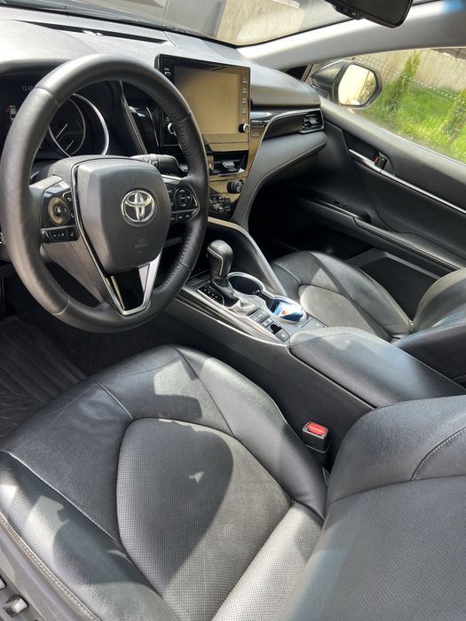 Vând Toyota Camry, anul 2022.