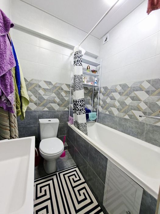 Сергели янги хаёт 8-худуд. З хона 94 кв 6 этаж . Ремонти бор.