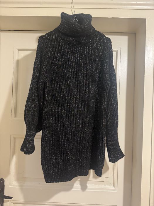 Черен блестят дълъг пуловер с поло яка