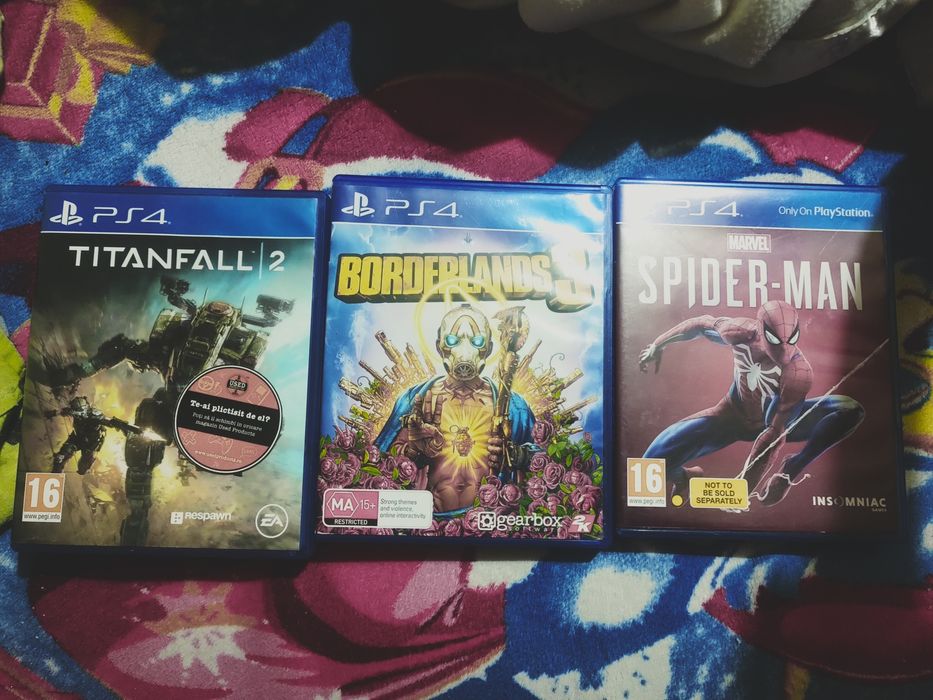 Vând PS4 pro special edition Marvel Spider-Man