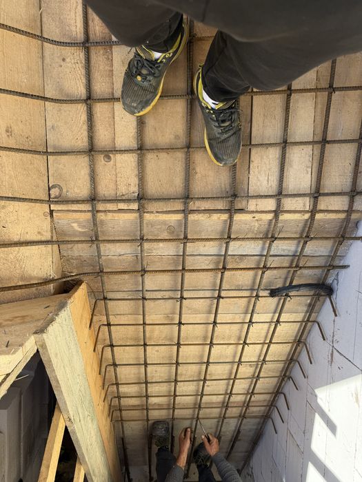 Construim case la rosu/gri/la gata