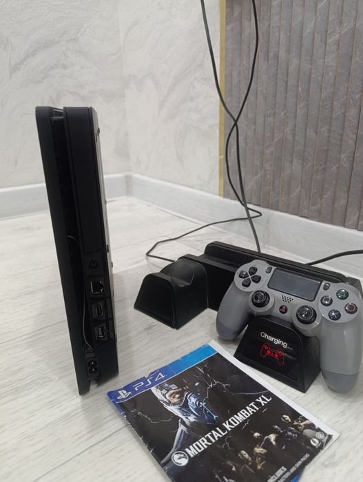 Playstation 4 Slim + Станция