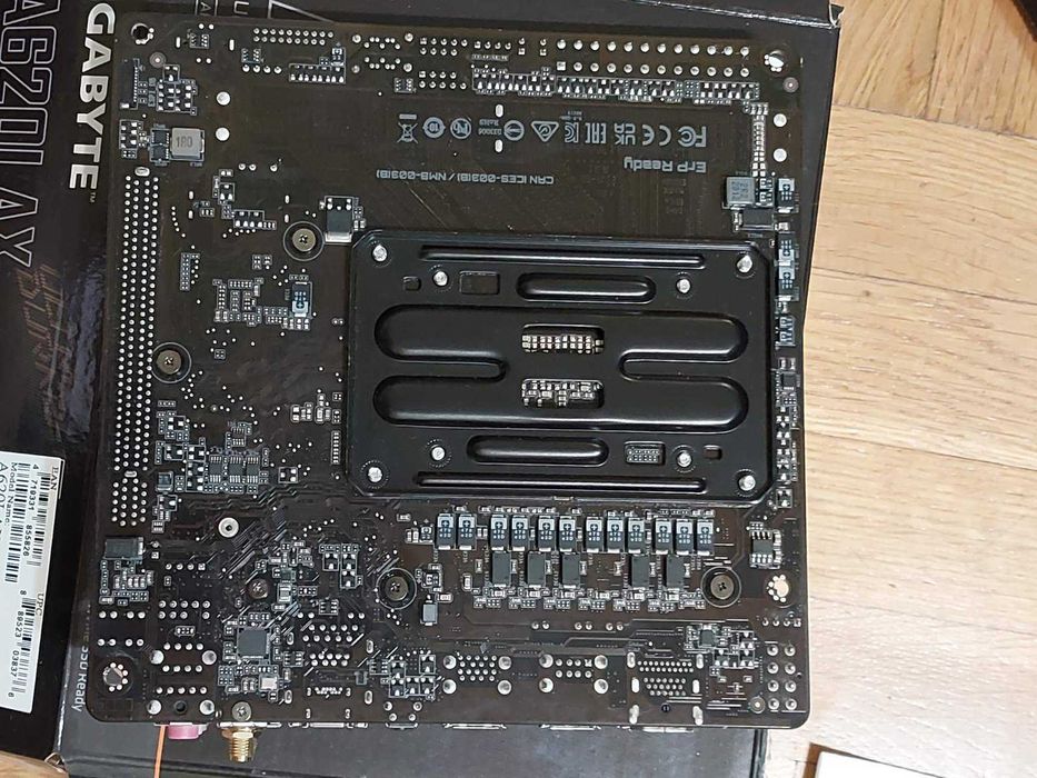 AMD Ryzen 5 7600 + Gigabyte A620i AX Wi-Fi