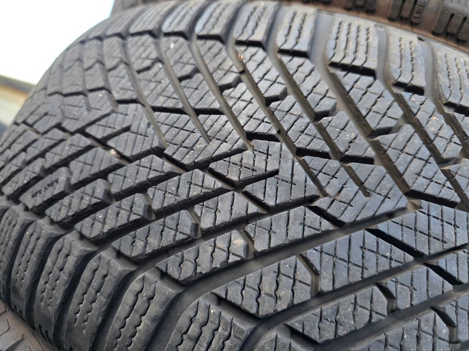 2бр Зимни гуми 235 55 17 - Pirelli