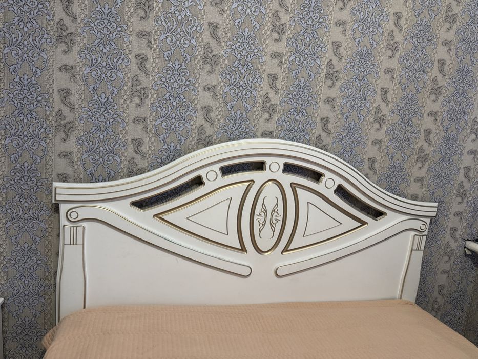 Продам спальный гарнитур