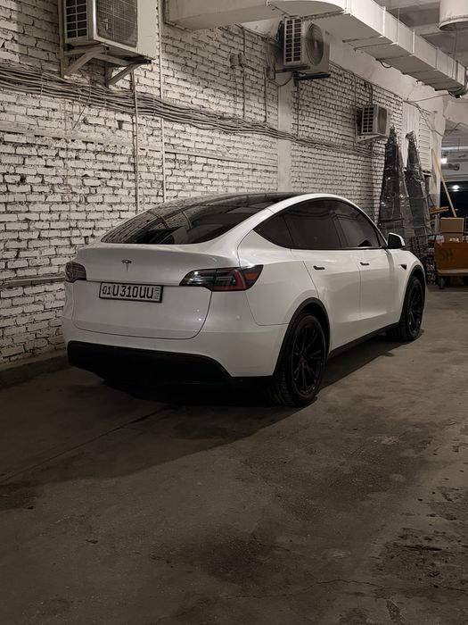 Tesla model Y 2021