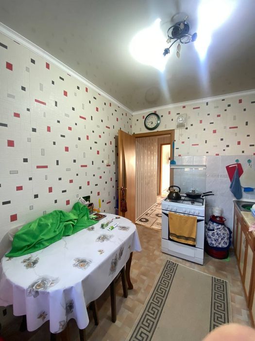 Продам 4 комнатную квартиру