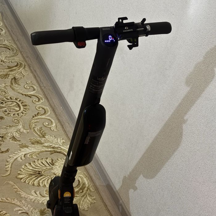 Продам электросамокат Ninebot KickScooter