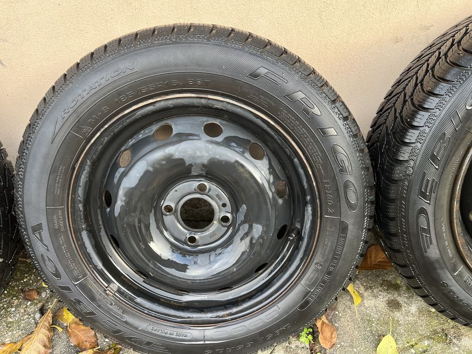 Anvelope de iarna cu jenti 185 65 R15 Debica Sebring