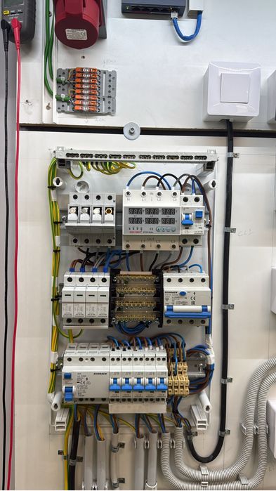Electrician cu experienta