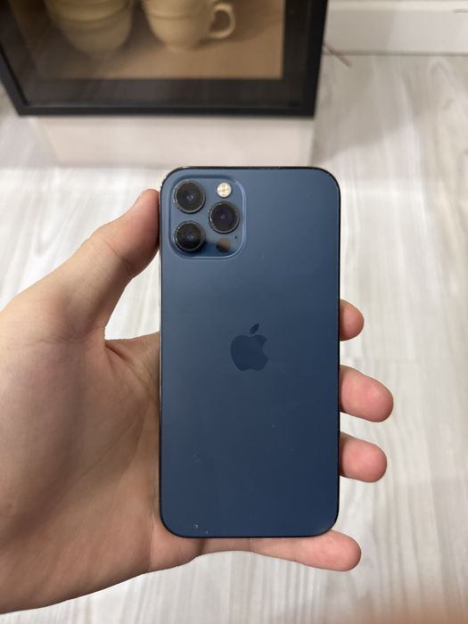 iPhone 12 pro телефон
