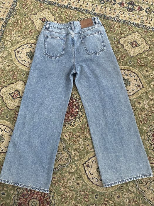 Синие широкие джинсы