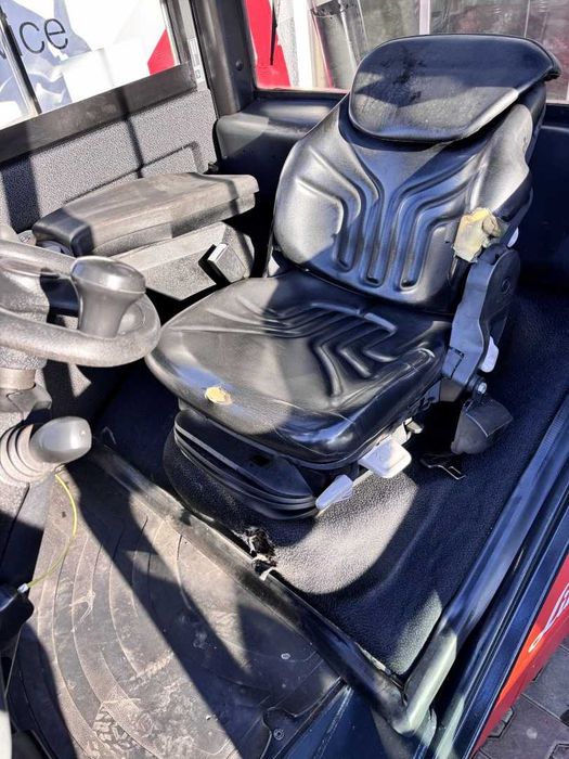 Stivuitor - Motostivuitor Linde H30D-02 cu cabină An fabricație: 2004