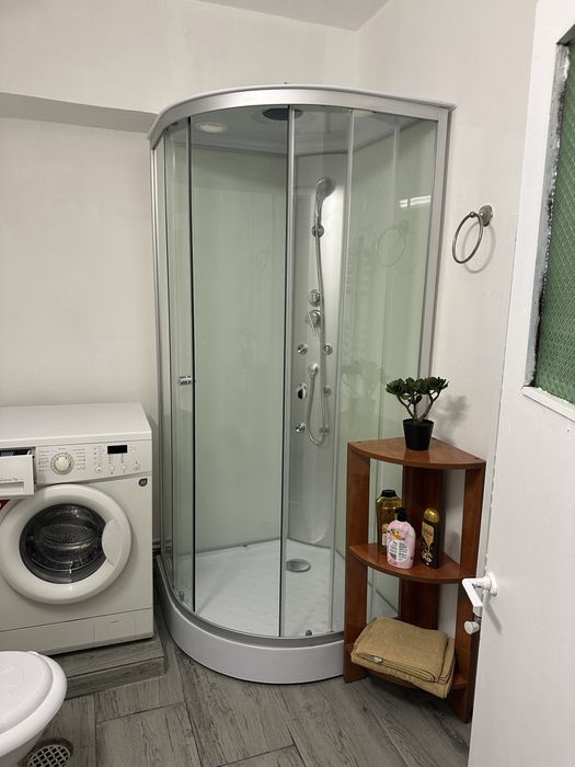 Inchiriez Apartament 4 camere zona Rovine 100Mp