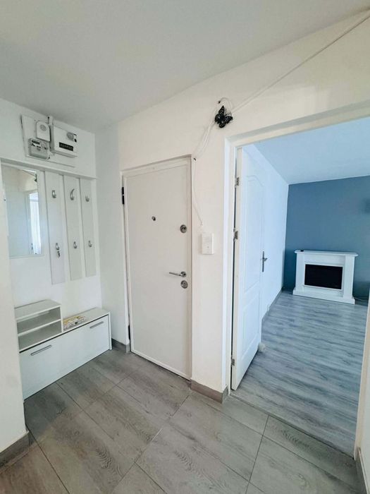 Inchiriez Apartament 2 comere decomandat