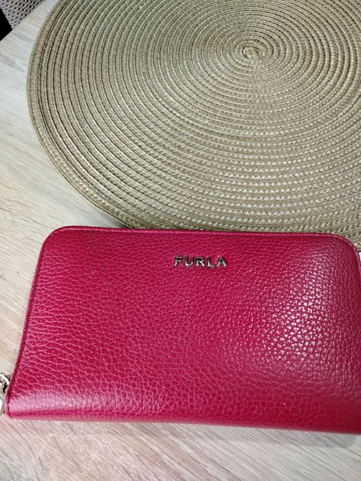 Дамско червено портмоне Furla