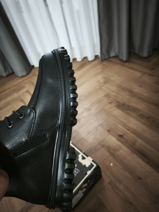 Продам Новые мужские ботинки