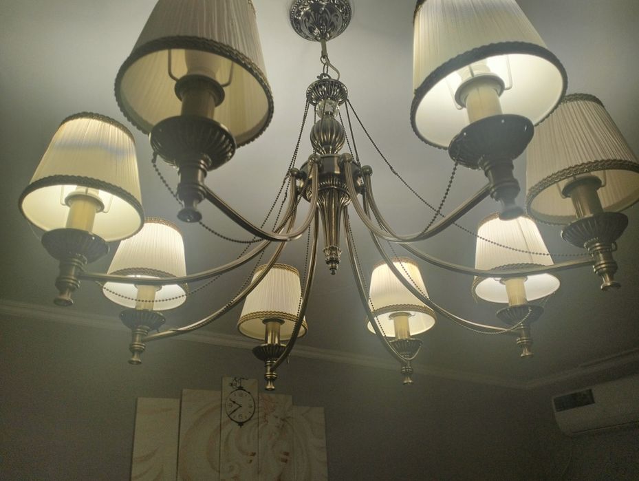 Люстра восьми рожковая