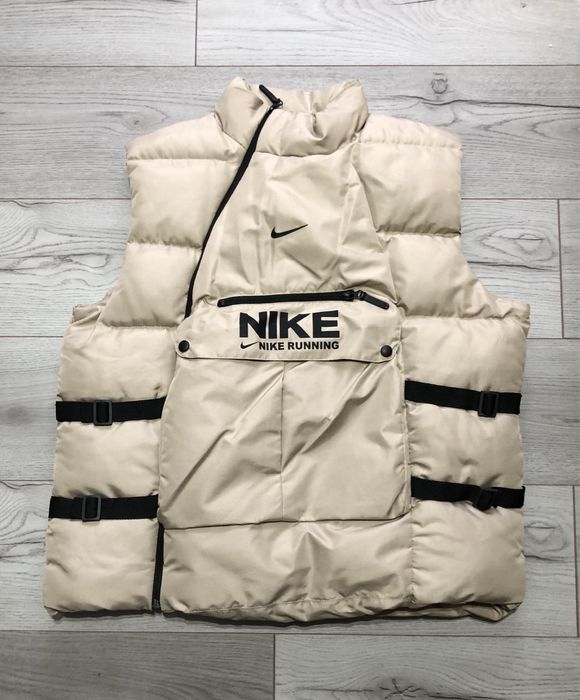Vand vesta Nike noua nouță!!!