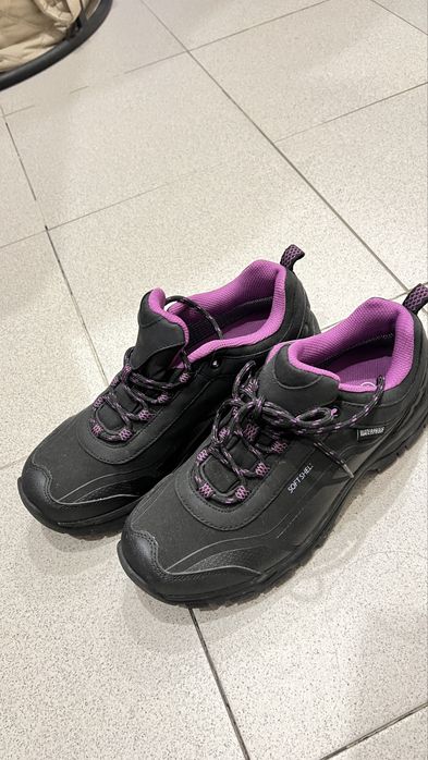 2 пары. Ботинки на 39 и 40 размер