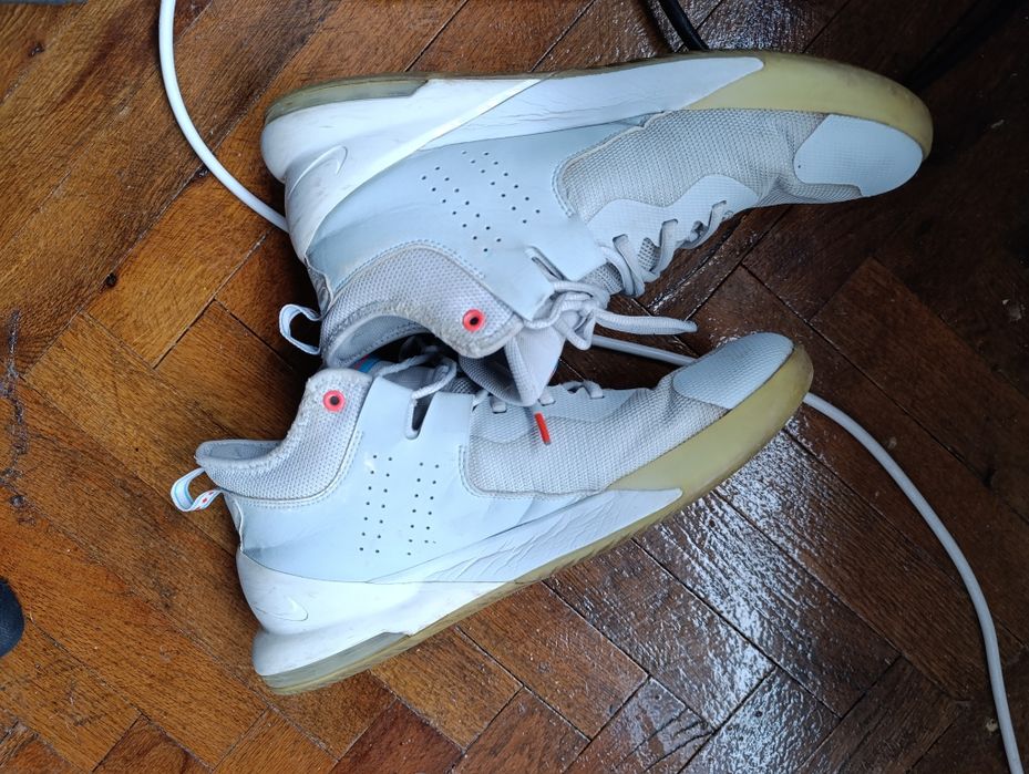 Продавам маратонки Nike airmax