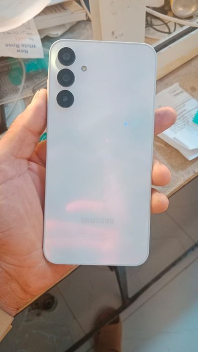 galaxy a15 прада или омен  на аифон 12