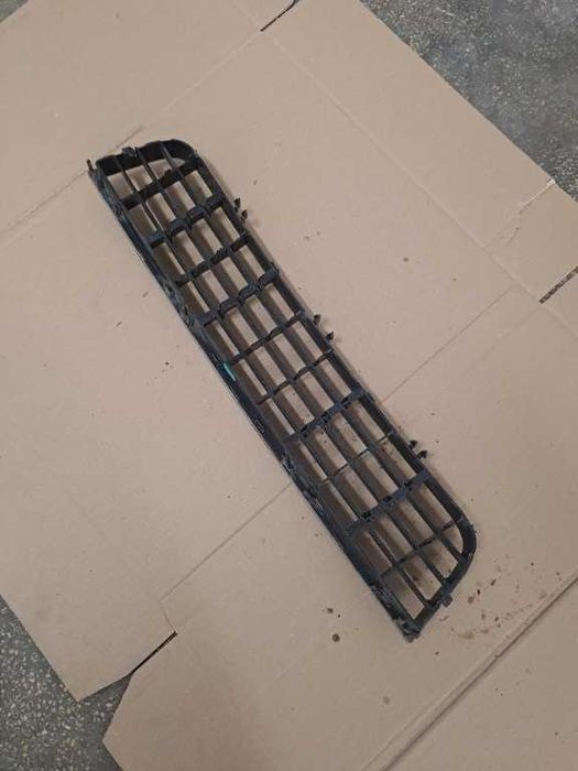 Grila centrala Audi A6 C5 an 2001-2005 cod 4B0807683L