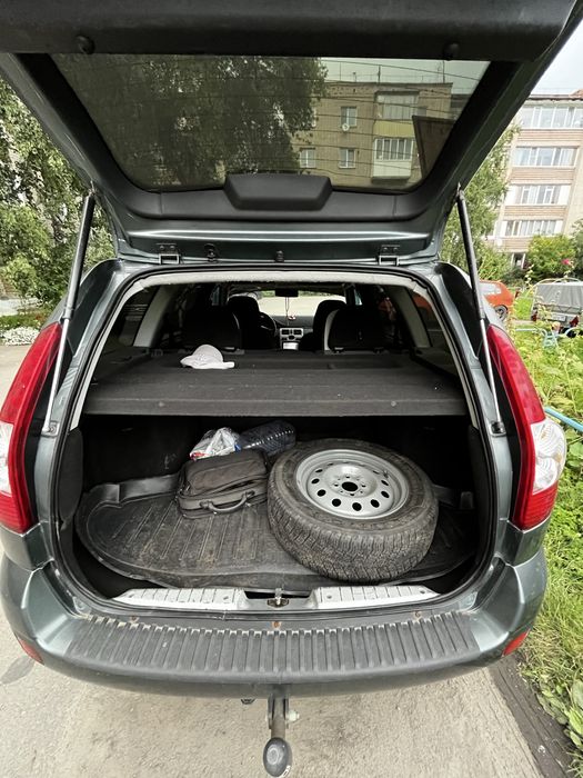 Продам priora 1 2011 года универсал