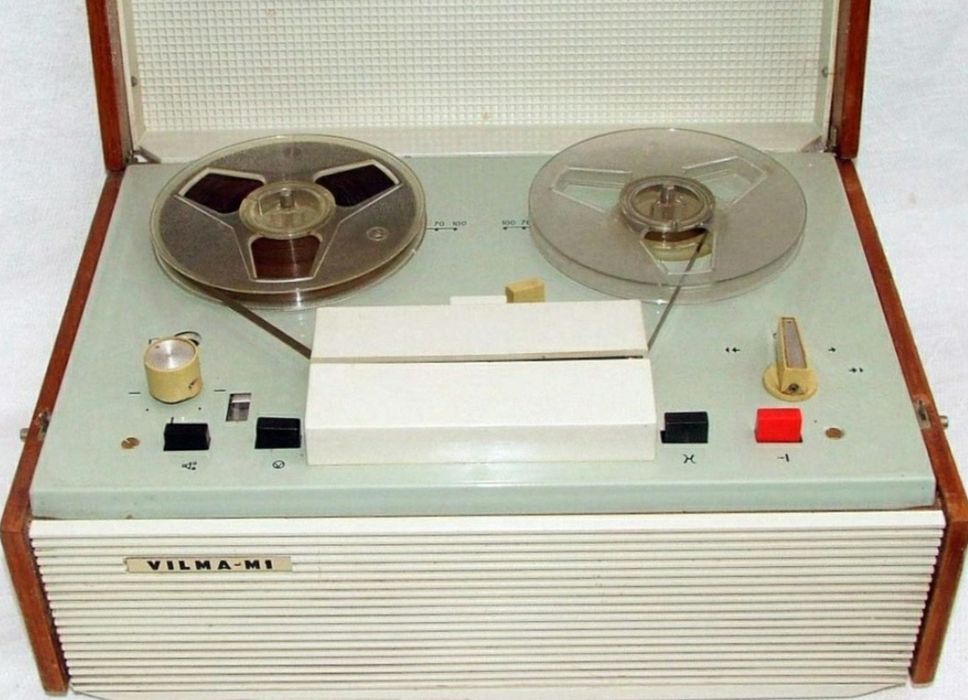 Продам катушечный магнитофон времён СССР