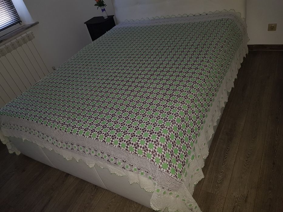 Cuvertura macrame crosetata manual pentru pat dublu