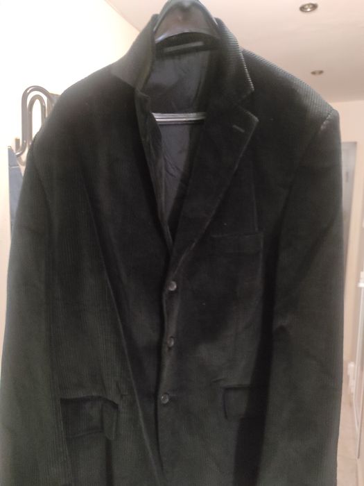 Продавам мъжко черно сако 56 размер или  2XL за 45€  висок съм